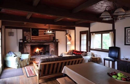 Hedgesville Otro | Baviera Estilo Country Home en 120 hectáreas de campos y bosques