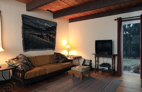 Hedgesville Otro | Baviera Estilo Country Home en 120 hectáreas de campos y bosques