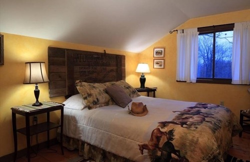 Hedgesville Otro | Baviera Estilo Country Home en 120 hectáreas de campos y bosques