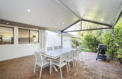 Abbey Casa | BAWDEN HOUSE - Beachfront Comfort & Style