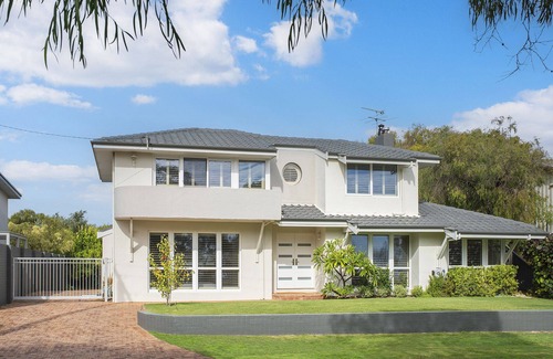 Abbey Casa | BAWDEN HOUSE - Beachfront Comfort & Style