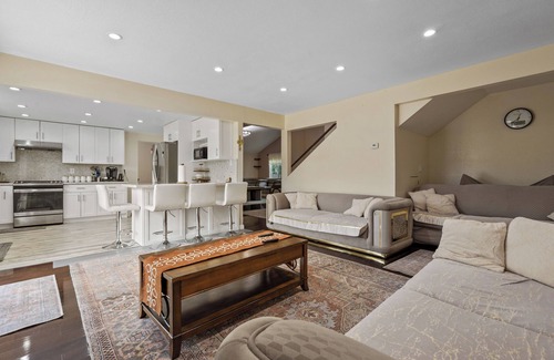 Hercules Casa | Bay Area Haven: 3BR with Spacious Living Room & Scenic Views