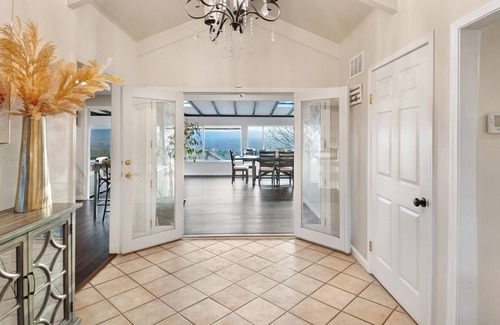 Evergreen Villa | BAÑERA DE HIDROMASAJE. GOLF. BBQ RETIRE AMZIN CITY VIEW. SLEEP20