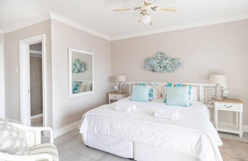Simon's Town Apartamento | Bay Beach Vista-Two Suites with Deck and Sea views