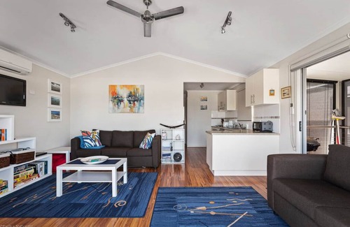 Apollo Bay Cabina | BAY BLISS CABIN - set in a popular caravan park