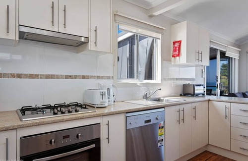 Apollo Bay Cabina | BAY BLISS CABIN - set in a popular caravan park