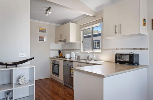 Apollo Bay Cabina | BAY BLISS CABIN - set in a popular caravan park
