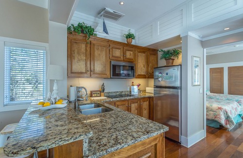 Carrabelle Cabaña | Bay Bliss1br/1ba- Season Special! Less than 5 minute walk to the beach