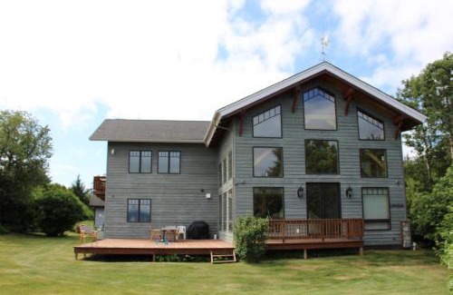 Homer Casa | Bay Bluff Haven with an ocean view