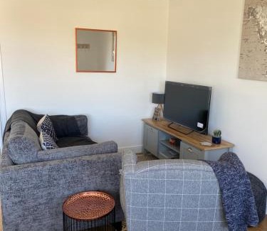 Freshwater Chalet De Esquí | Bay - Brambles Chine, Colwell Bay - 5 star WiFi - Short walk to The Hut and beach - 1 night stays available - Ferry offers