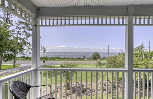 Apalachicola Casa | 🌴Bay Breeze Believer Apalachicola Bay Front Home with Fishing Dock🌴