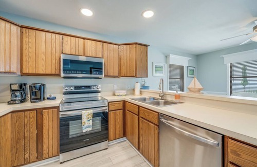 Captain's Cove Casa | Bay Breeze in Captain's Cove!