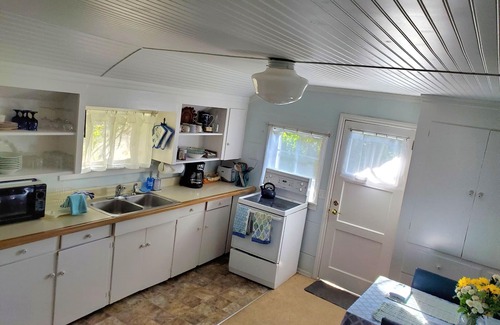 Adelma Beach Cabaña | Bay Cottage