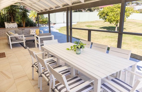 Shoal Bay Casa | Bay Dream Believer, Ample Boat Parking, Pet Friendly 4 br Holiday House Shoal Bay