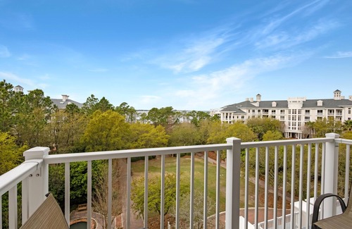 Villa Lago Condominio | Bay-Facing Studio Gem with Private Balcony and King Bed - Accommodates up to 4 Guests for a Spectacular Stay at Sandestin Golf and Beach Resort!