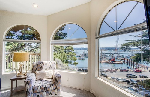 Historic Bayfront Condominio | Bay Front Views! Shopping, Restaurants! Museums!