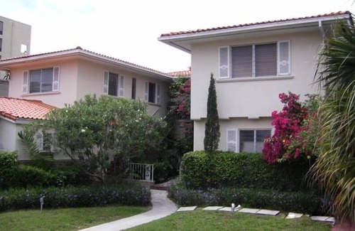 Bay Harbor Islands Villa | Bay Front - 'Villa La - Vue', Incredible Bay y campo de golf Vistas! 15 plazas.