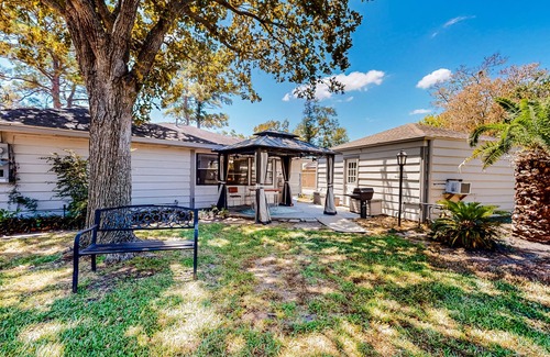La Porte Casa | Bay Harbor Beauty | House in La Porte with yard and fireplace - close to beaches