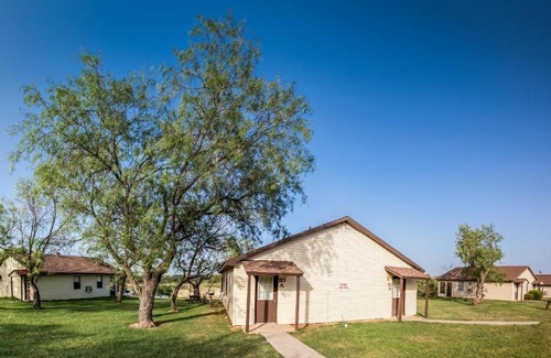 Bridgeport Complejo | Bay Landing Camping Resort Cabin 14