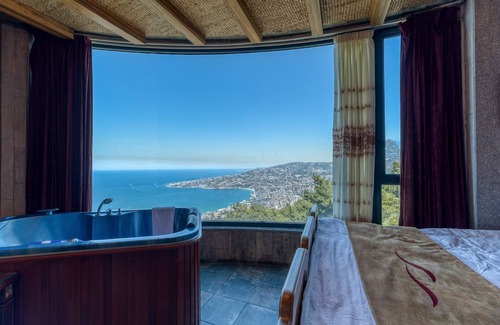 Jounieh Hotel | Bay Lodge
