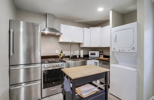 Bay Park Casa | BAY PARK - NEW / SUPER CLEAN / MODERN AND COOL 2 BEDROOM DETACHED FURNISHED HOME