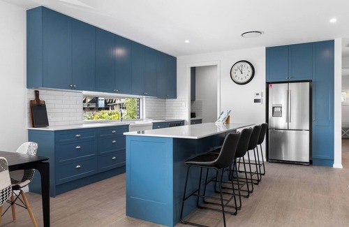 Nelson Bay Casa | Bay Retreat Villa - Stay with up to 20 guests in central Nelson Bay location