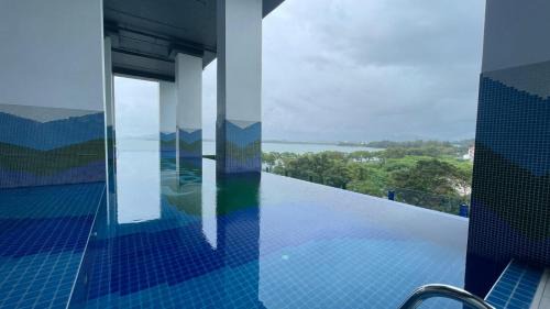 Likas Apartamento | Bay Suite near Likas SICC Jesselton Point Suria Sabah by Chillmore