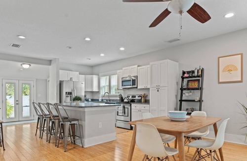 Palma Ceia Casa | Bay to Bay Sanctuary - Charming South Tampa Craftsman Home Near Bayshore