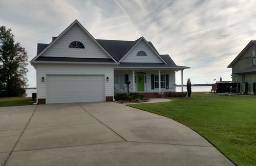 Council Casa | Bay Tree Lake Waterfront Home cerca de White Lake NC tiene capacidad para 12 personas