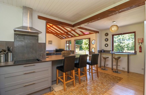 Watermouth Cabaña | BAY TREE LODGE 35, pet friendly, with hot tub in Berrynarbor