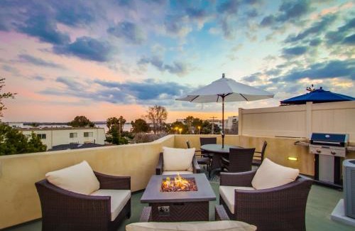 Crown Point Casa | Bay View Dream Home - IndoorOutdoor Living, Rooftop & Steps to Bay