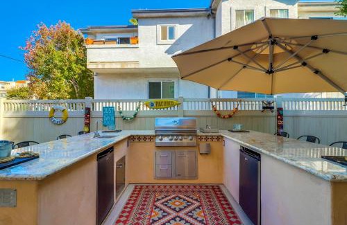 Crown Point Casa | Bay View Dream Home - IndoorOutdoor Living, Rooftop & Steps to Bay