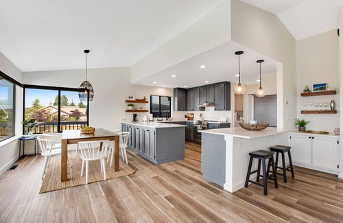 Coupeville Casa | Bay View Gem with Fast WiFi, Deck, Enclosed Yard, & Dogs OK