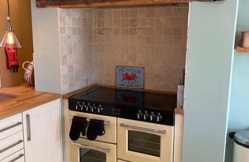Sewerby Casa | Bay View House, Luxury Coastal Retreat, Sea Views , Hot Tub and Private Parking