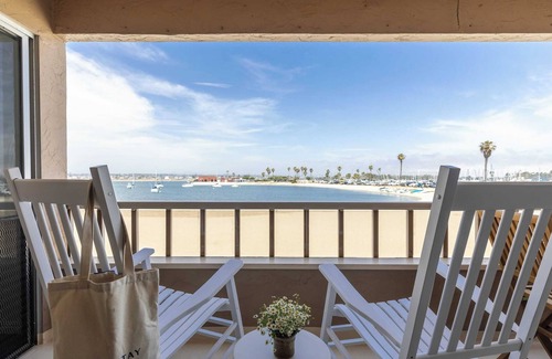 Mission Beach Casa | Bay View I by Avantstay Stylish Mission Beach Home on the Sand!
