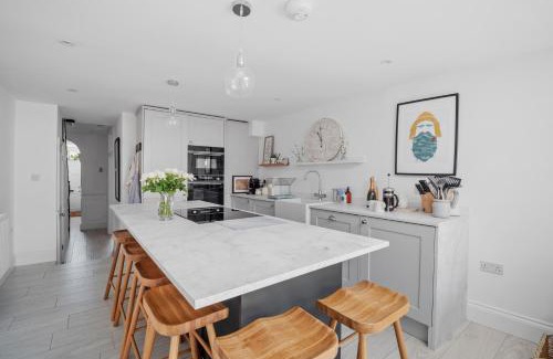 Weymouth Casa | Bay View Luxury Stays - Iris Harbour Cottage