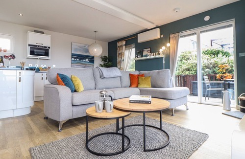 Portreath Cabaña | BAY VIEW, pet friendly, country holiday cottage in Portreath