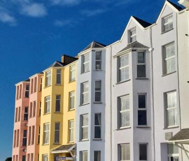 Criccieth Casa | Bay View, Sleeps 18, 7 Bedrooms, 7 Bathrooms, Seafront, Criccieth