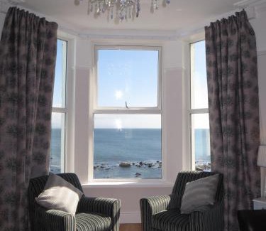 Criccieth Casa | Bay View, Sleeps 18, 7 Bedrooms, 7 Bathrooms, Seafront, Criccieth