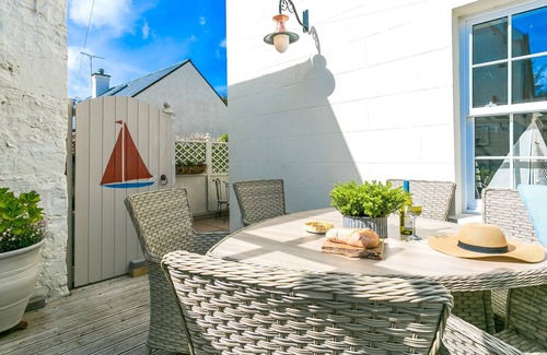 Nefyn Cabaña | Bay View - sleeps 6 guests in 3 bedrooms