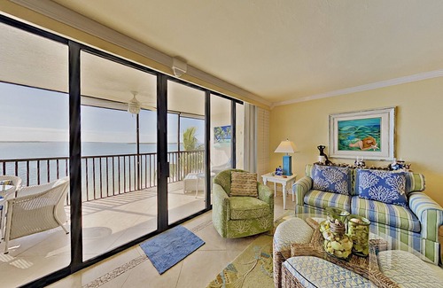 Punta Rassa Condominio | Bay View Tower #235 AMAZING SANIBEL SUNSETS 2 BED CONDO WITH PRIVATE LANAI