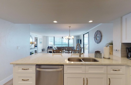 Punta Rassa Condominio | Bay View Tower #531 FABULOUS 2 BED CORNER UNIT WITH EXPANSIVE WATER VIEWS