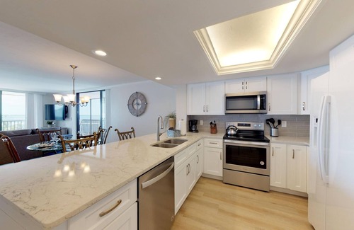 Punta Rassa Condominio | Bay View Tower #531 FABULOUS 2 BED CORNER UNIT WITH EXPANSIVE WATER VIEWS