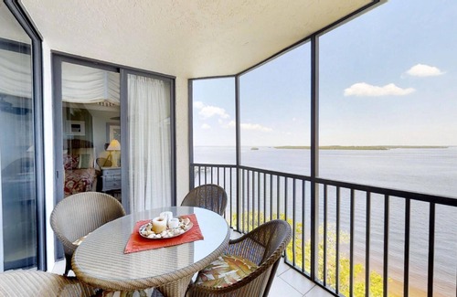 Punta Rassa Condominio | Bay View Tower #532 RELAXING 2 BEDROOM CONDO WITH SPECTACULAR VIEW FROM PRIVATE LANAI