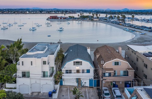 Central Mission Beach Cabaña | Bay View V by Avantstay Stylish Mission Beach Home on the Sand!