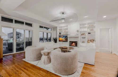 Jamaica Beach Casa | Bay Views Family & Pet Friendly Steps to Beach