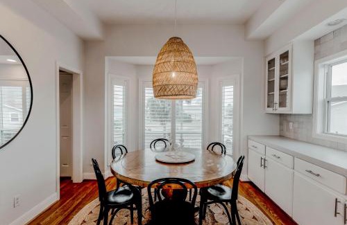Jamaica Beach Casa | Bay Views Family & Pet Friendly Steps to Beach