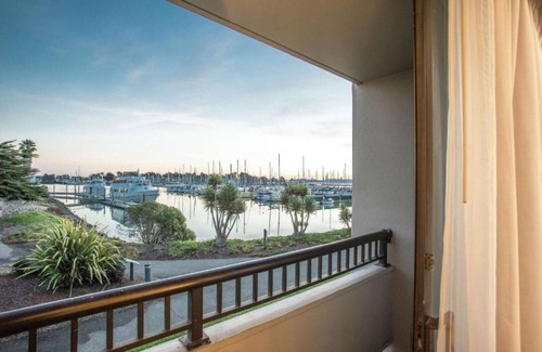 Berkeley Casa | Bay views overlooking Berkeley Marina !