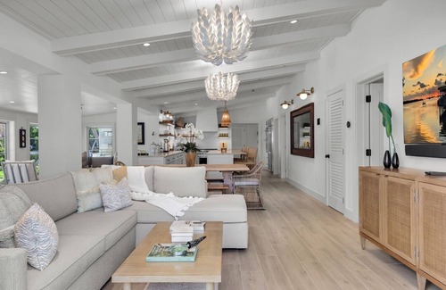 Toll Gate Shores Casa | Bay Views, Spa, Pool, Tiki Hut, The Perfect Islamorada Getaway!