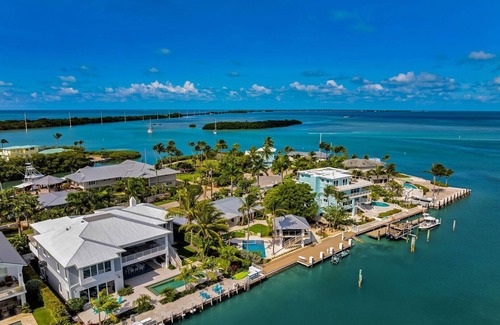 Toll Gate Shores Casa | Bay Views, Spa, Pool, Tiki Hut, The Perfect Islamorada Getaway!